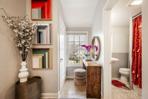 Hair dryer, towels, shampoo, toilet paper