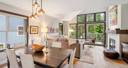 Upper Village 3BR:Sleeps 6,Hot tub,Patio+BBQ,Free Parking & Steps from Golf Course!