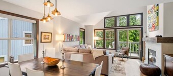 Upper Village 3BR:Sleeps 6,Hot tub,Patio+BBQ,Free Parking & Steps from Golf Course!