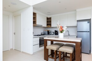 Dining room - Grand Luxury - Cozy 1BR Apartment Walking Distance to Dubai Mall (Dubai)