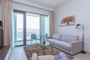 Executive-Apartment | Wohnbereich | 55-Zoll-Smart-TV mit Kabelempfang