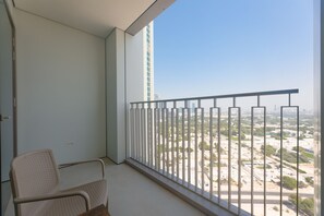 Balcony - Grand Luxury - Cozy 1BR Apartment Walking Distance to Dubai Mall (Dubai)