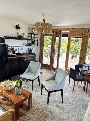 Interior - Cozy retreat ,beautifully decorated short drive to iconic beaches of las Galeras (Samaná)