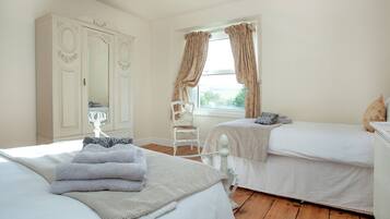 3 quartos, Wi-Fi de cortesia, roupa de cama