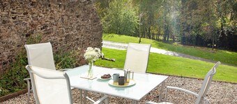 UK45542-The Farm House