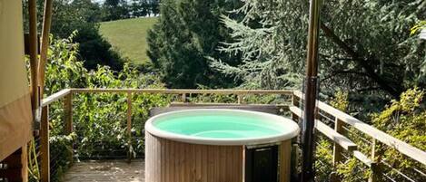 Bain à remous extérieur