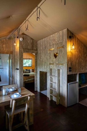 3 bedrooms, travel cot, WiFi, bed sheets