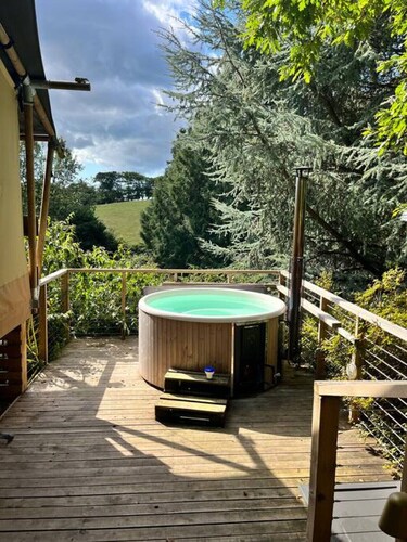 Lower Coombe Royal- Cedar Lodge with Hot Tub