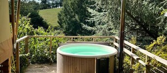 Lower Coombe Royal- Cedar Lodge with Hot Tub