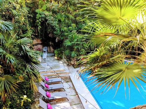 Steps to Ocean Playacar Villa Private Pool hosts 25+ guest