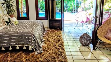 5 bedrooms, iron/ironing board, free WiFi, bed sheets