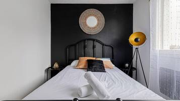 1 Schlafzimmer, BĂŒgeleisen/BĂŒgelbrett, WLAN, BettwĂ€sche