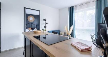 Moundi · Piscine-parking-balcon. Proche Hippodrome