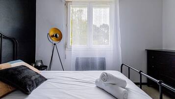 1 chambre, fer et planche à repasser, Wi-Fi, draps fournis