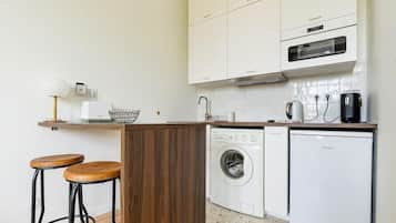 Fridge, microwave, coffee/tea maker, toaster