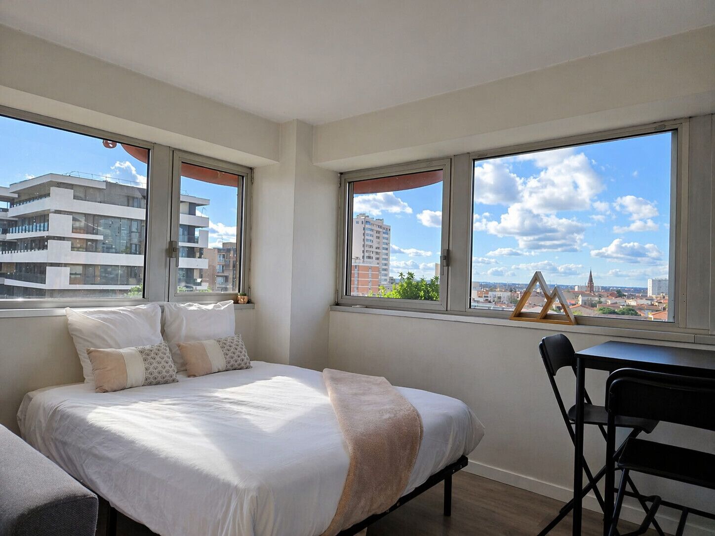 Travel cot, WiFi, bed sheets