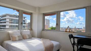 Travel cot, WiFi, bed sheets