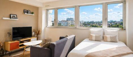 Cuna de viaje, wifi y ropa de cama