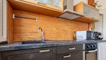 KylskÄp, mikrovÄgsugn, ugn och kaffe- och tebryggare