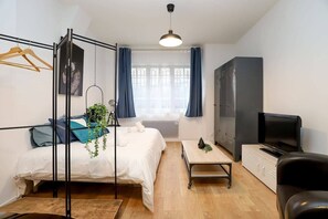 Iron/ironing board, WiFi, bed sheets