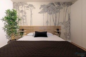 Iron/ironing board, travel crib, WiFi, bed sheets