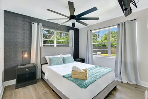 3 bedrooms, desk, iron/ironing board, free WiFi - Fort Lauderdale Tropical Oasis – Pool Retreat (Wilton Manors)