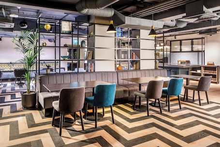 Restaurant. Southgate Hotel London
