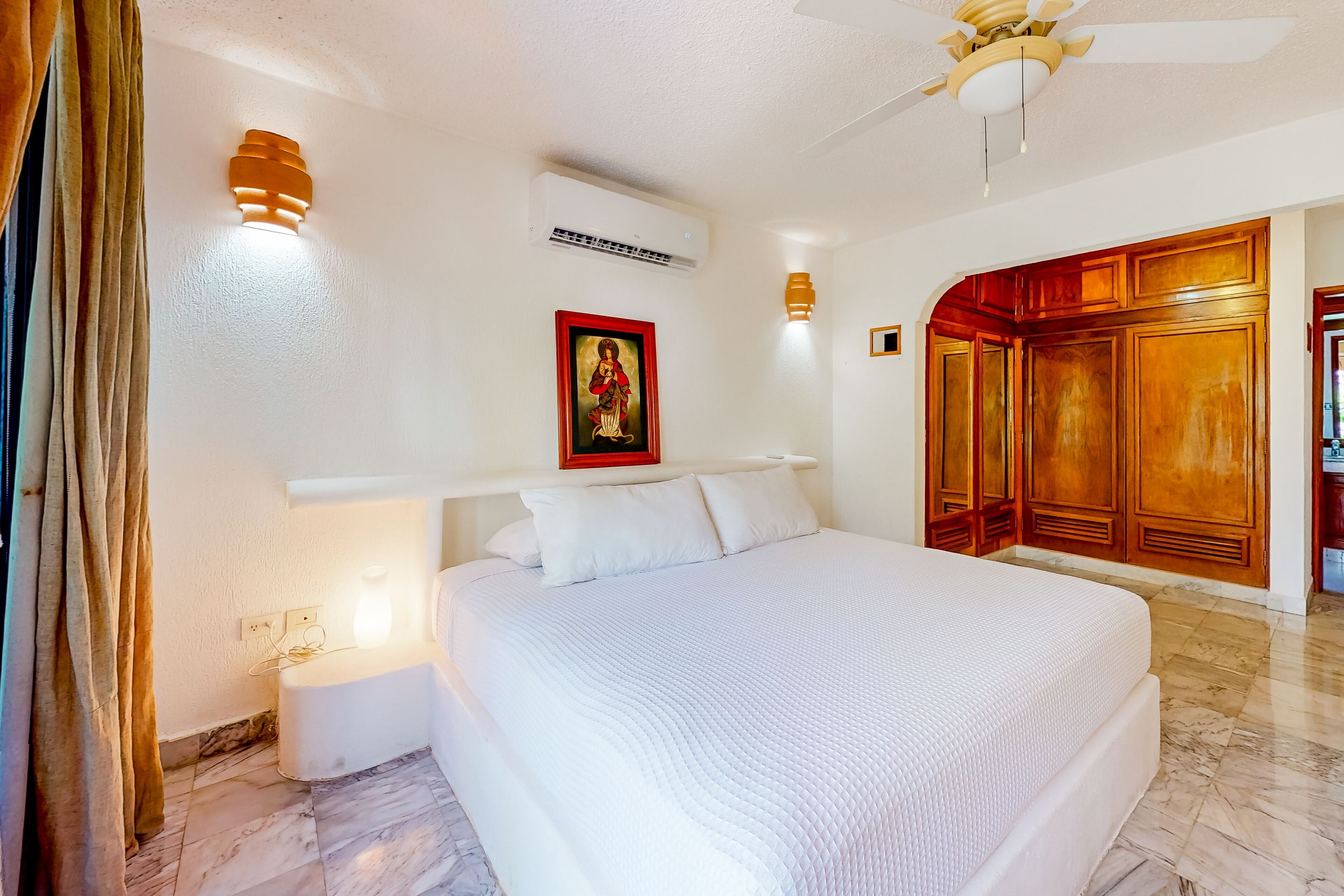 8 bedrooms, internet, bed sheets