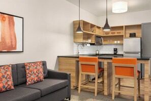 1 habitación, escritorio, wifi gratis y ropa de cama 