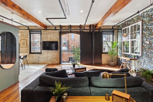 Chic Artist Flat on Fun Brewery & Restaurant Strip