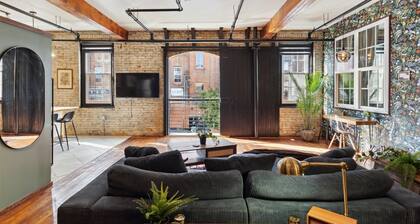 Chic Artist Flat on Fun Brewery & Restaurant Strip