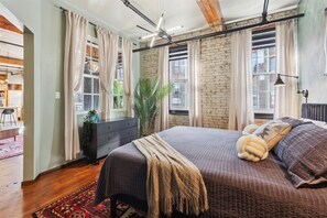 1 bedroom, desk, iron/ironing board, free WiFi - Chic Artist Flat on Fun Brewery & Restaurant Strip (Philadelphia)