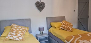 2 quartos, ferros/tábuas de passar roupa, Wi-Fi, roupa de cama
