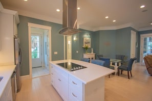 Casa, varias camas, balcón, vistas al jardín | Cocina privada | Frigorífico, microondas, horno y placa de cocina