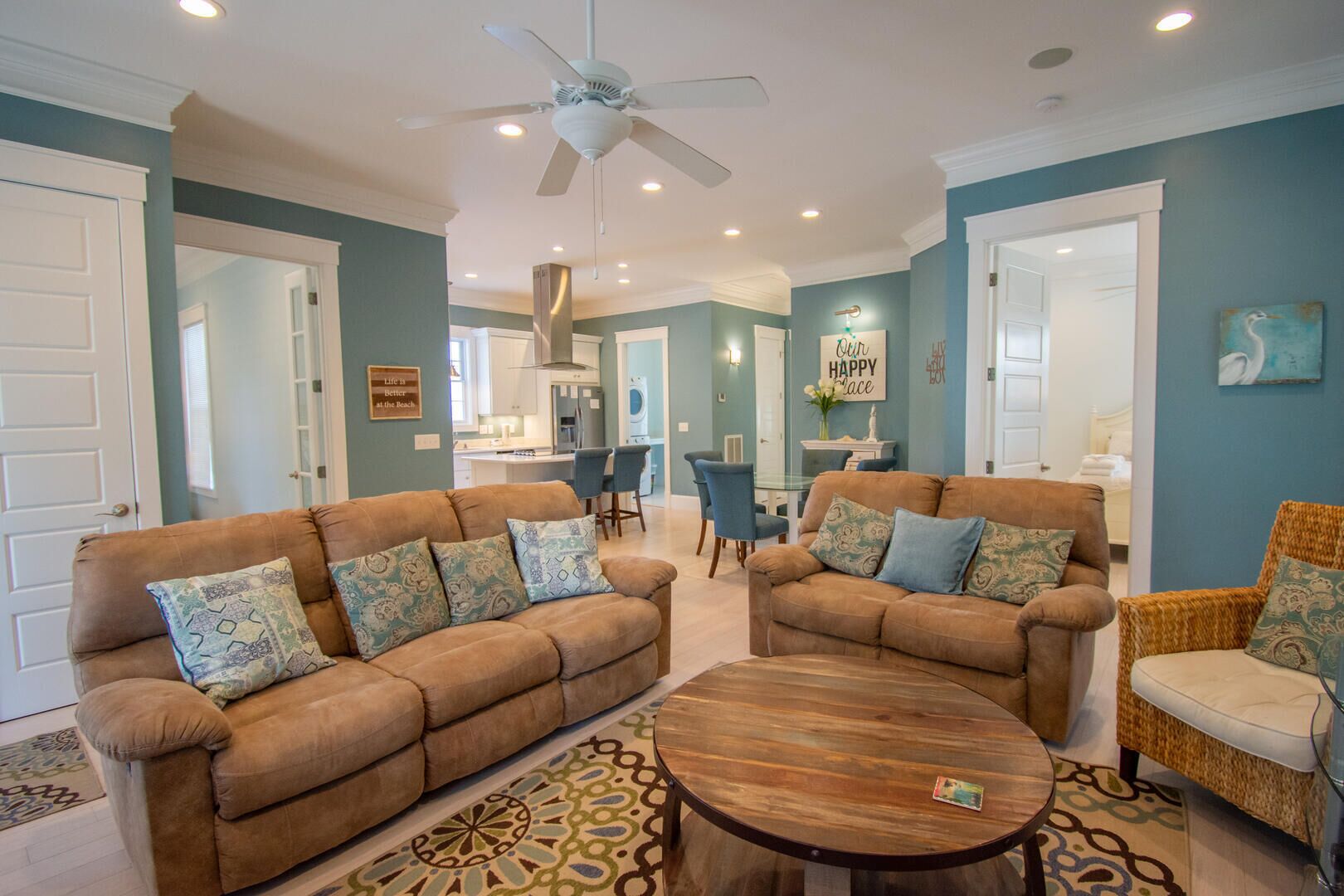 Hus, flere senger, balkong, hageutsikt | Oppholdsområde | TV