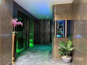 Spa - Ashby's Accommodation - Deluxe Studios- Romantic/ Private hot tub / Spa. 2/5 (Portsmouth)