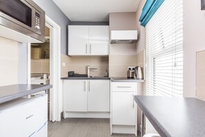 Private kitchen - Ashby's - Superior Studios (Portsmouth)