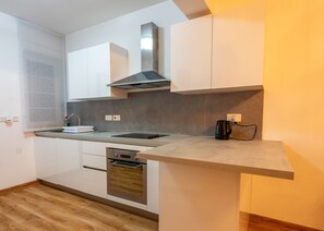 Refrigerador, microondas, horno, lavavajillas