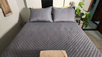2 makuuhuonetta, silitysrauta/-lauta, Wi-Fi, vuodevaatteet