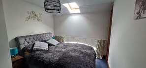 2 chambres, fer et planche à repasser, Wi-Fi gratuit, draps fournis