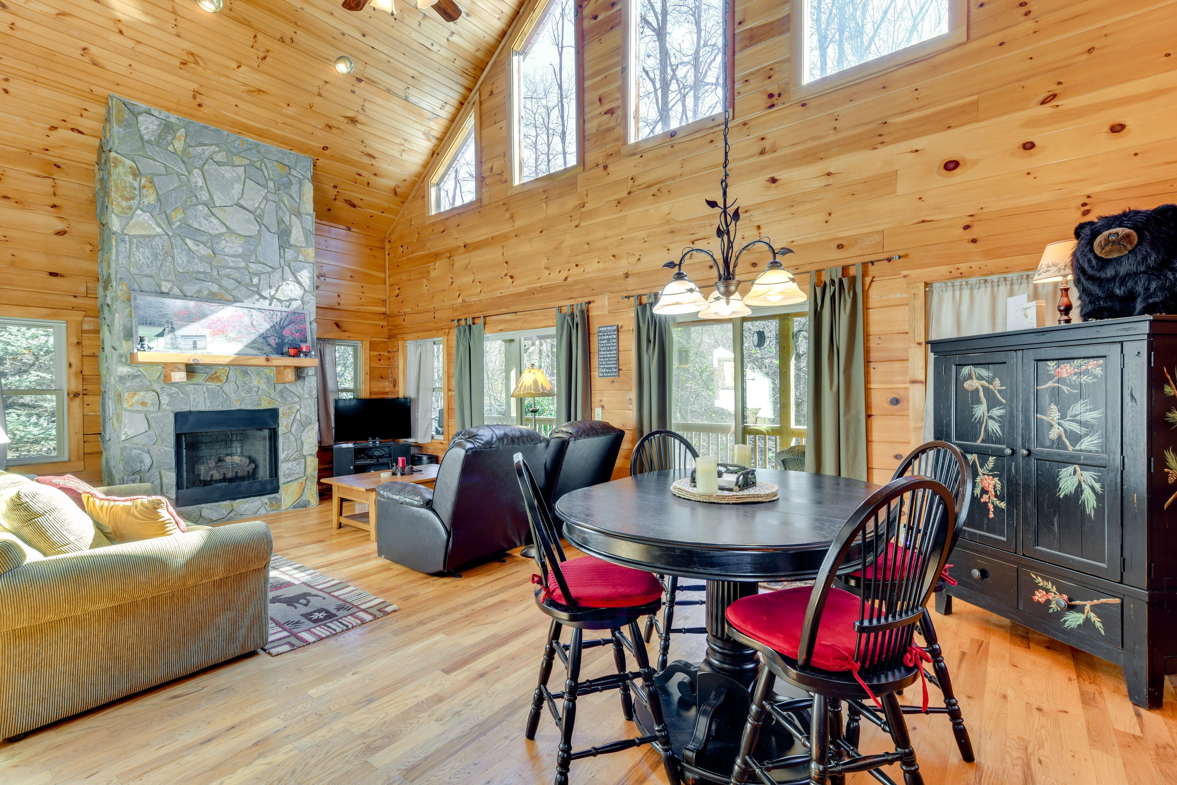 Rustic Cabin on Hemphill Creek w/ Fire Pit & Grill