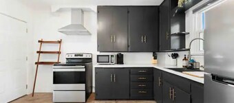 Silver Haven Bungalow In Tech Terrace - Walk to JB Coffee!