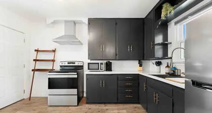 Silver Haven Bungalow In Tech Terrace - Walk to JB Coffee!
