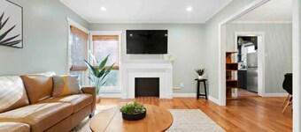 Charming Tech Terrace Bungalow~Walk to JB Coffee, Campus & Dog Park!