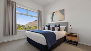 3 habitaciones, tabla de planchar con plancha, wifi y ropa de cama 
