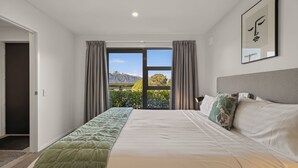 3 habitaciones, tabla de planchar con plancha, wifi y ropa de cama 