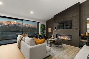 Smart TV, chimenea