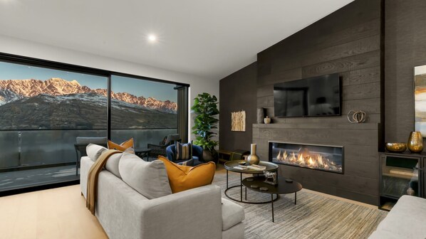 Smart TV, fireplace