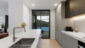 Fridge, microwave, oven, stovetop - Belle Vue Villa - Stunning Views with Hot Tub (Queenstown)
