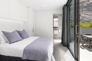 4 bedrooms, desk, iron/ironing board, travel cot